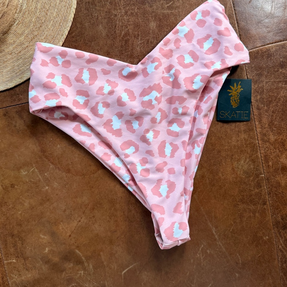 SKATIE Melly bikini bottom in Coco (pink animal print) - Picture 3 of 8